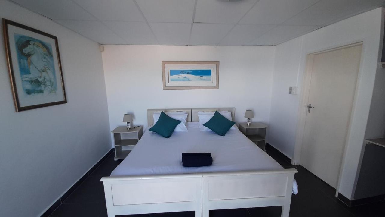 Swept Away Guesthouse - No-Loadshedding Yzerfontein Exterior photo