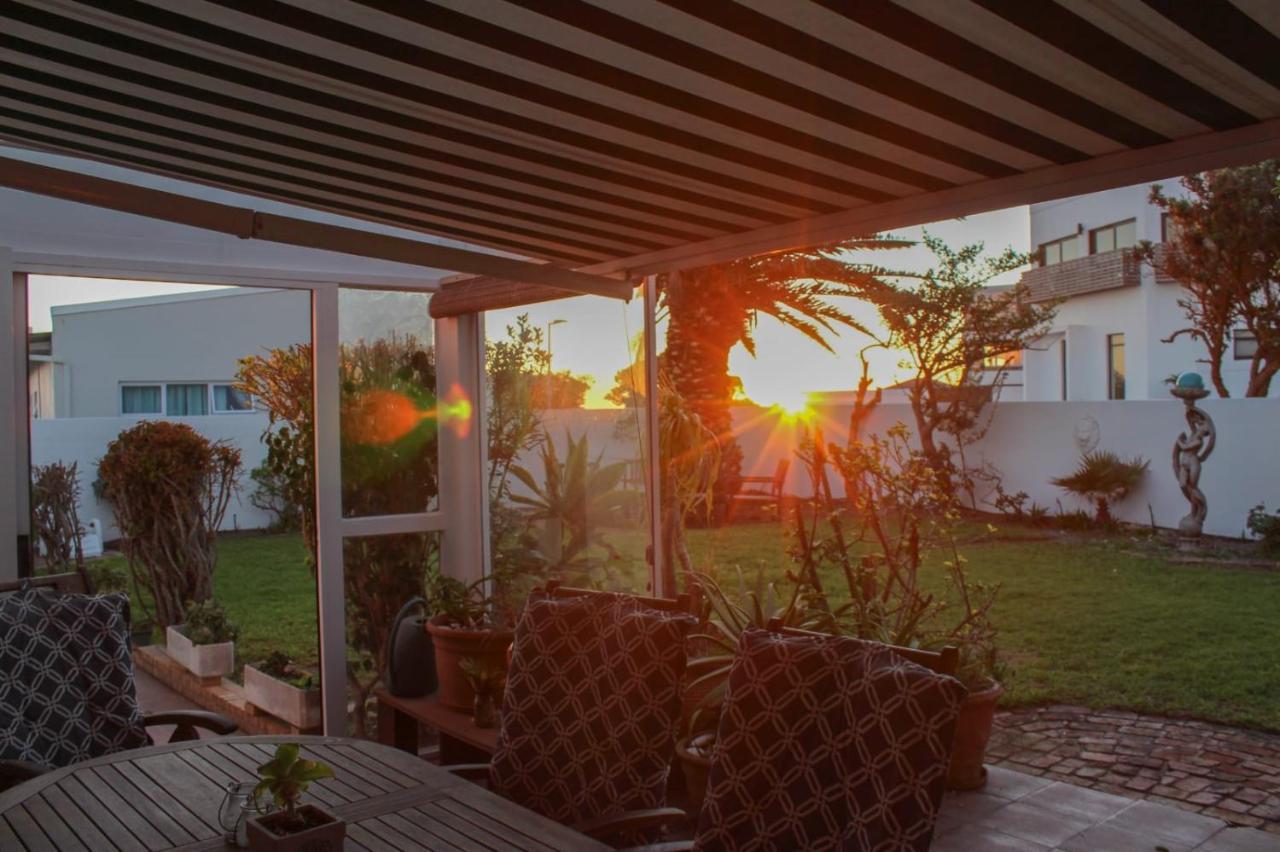 Swept Away Guesthouse - No-Loadshedding Yzerfontein Exterior photo